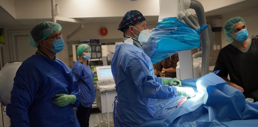 WUM: Wykonano nowatorski zabieg wszczepienia stymulatora serca u ciężarnej pacjentki