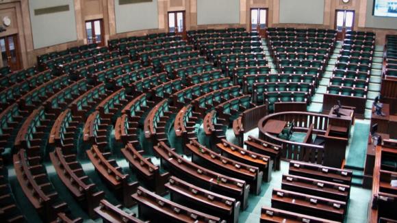 Ruszają pierwsze zdrowotne zespoły parlamentarne