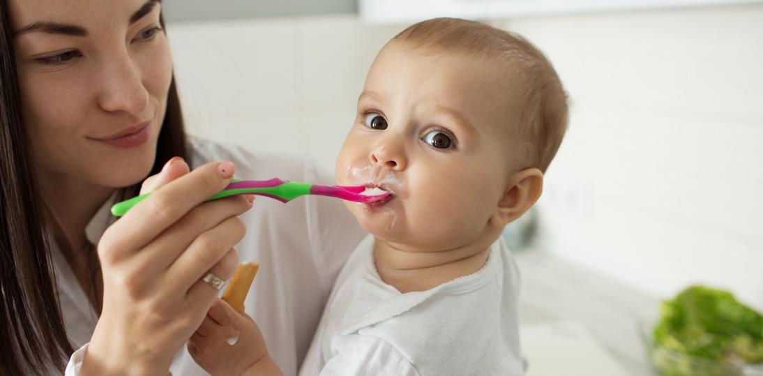 Najnowsze zalecenia dotyczące zasad żywienia zdrowych niemowląt