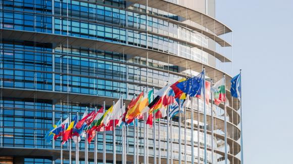 Parlament Europejski przyjął rezolucję wzywającą do tymczasowego uchylenia patentów na szczepionki przeciw Covid-19