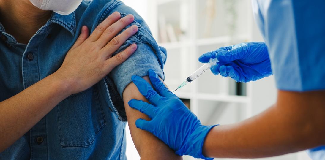 Rada Medyczna przy Premierze rekomenduje podawanie trzeciej dawki szczepienia p. Covid-19