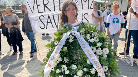 Chorzy na mukowiscydozę manifestowali pod siedzibą koncernu farmaceutycznego