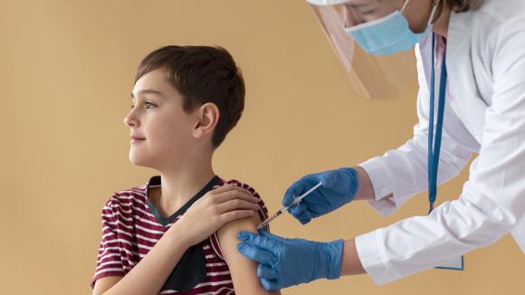 Europejska Agencja Leków rekomenduje szczepionkę p. Covid-19 dla dzieci od 5 roku życia