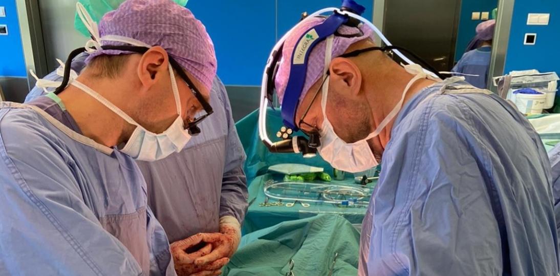 Szansa dla pacjentów z rozległymi nowotworami klatki piersiowej - lekarze specjaliści z sukcesem przeprowadzili skomplikowaną operację torako- i kardiochirurgiczną