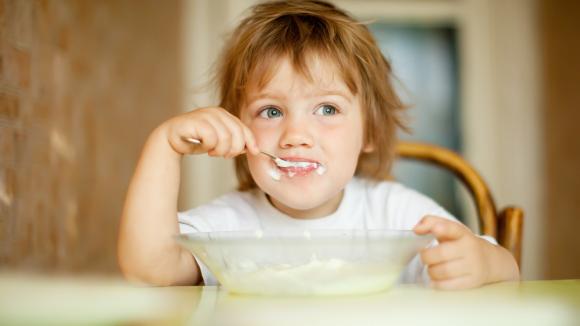 Unikaj soli w diecie małych dzieci i niemowląt