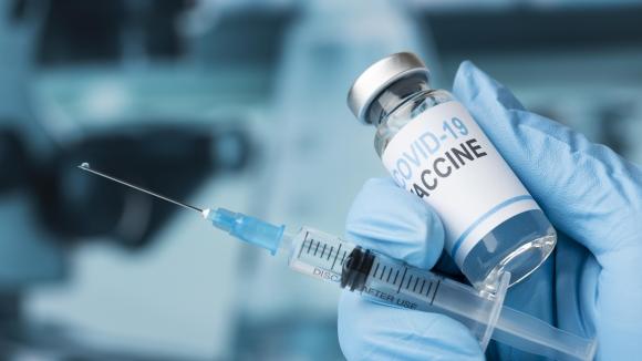 Pracodawcy RP apelują o uruchomienie szczepień czwartą dawką dla osób poniżej 60 r.ż.