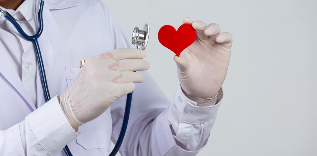 Z okazji  Światowego Dnia Serca kardiolog ostrzega – jesienią wzrasta ryzyko wystąpienia zawału serca
