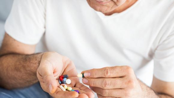 Pacjenci i eksperci apelują o rozszerzenie dostępu do darmowych leków o młodszych seniorów