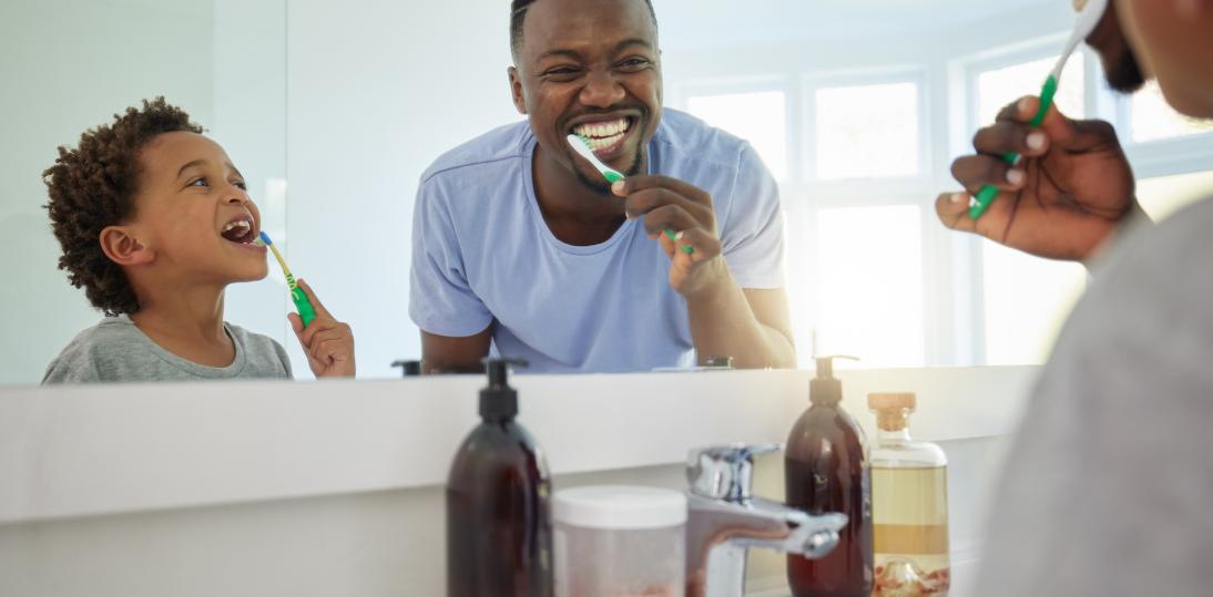 Jak często Polacy myją zęby? Eksperci komentują wyniki badania i nie pozostawiają złudzeń. Nie wygląda to dobrze
