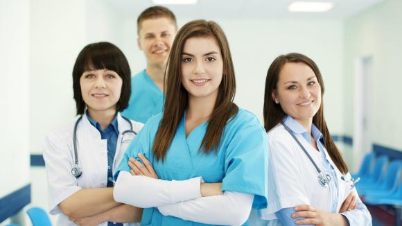 Większe kwalifikacje pielęgniarek i położnych to poprawa bezpieczeństwa polskich pacjentów. Trwa cykl szkoleń dla pielęgniarek