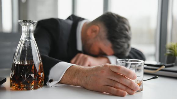 15 kwietnia - Światowy Dzień Trzeźwości - komentarze ekspertów na temat uzależnienia