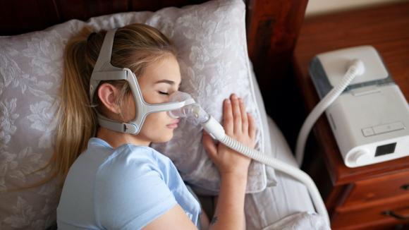Nawet 80 proc. osób cierpiących na bezdech senny pozostaje niezdiagnozowanych. Brak leczenia może prowadzić do poważnych chorób serca