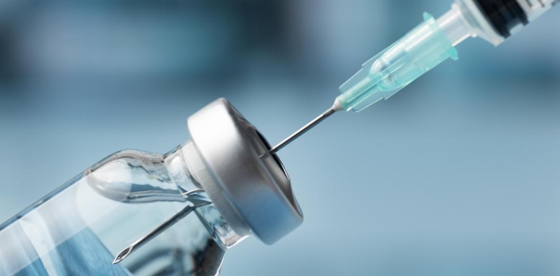 Komisja Europejska zatwierdziła pierwszą na świecie szczepionkę przeciwko syncytialnemu wirusowi oddechowemu (RSV) dla osób w wieku 60 lat i starszych