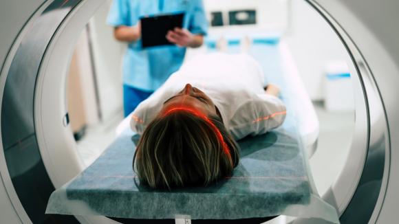Szybka diagnostyka ratuje życie. Niestety nie w Polsce. Wciąż dramatycznie długie kolejki do badań obrazowych