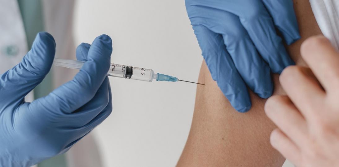 Farmaceuci obawiają się o przyszłość szczepień w aptekach