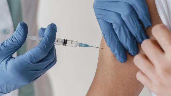 Farmaceuci obawiają się o przyszłość szczepień w aptekach