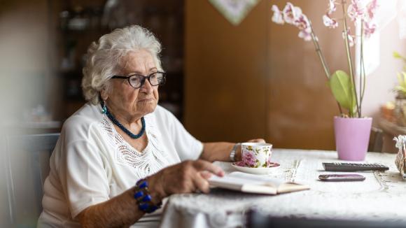 Udział seniorów w populacji systematycznie rośnie. Wielu z nich zbyt wcześnie staje się nieaktywnych, niesamodzielnych i niepełnosprawnych