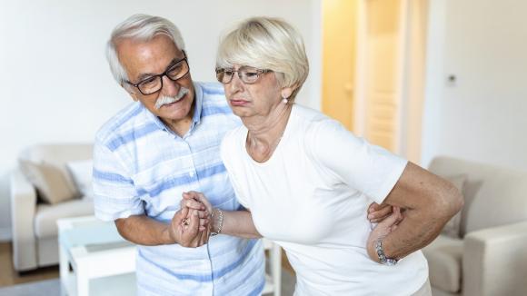 Osteoporoza - „cichy złodziej” kości. Jak  ją rozpoznać i przeciwdziałać? Kto jest na nią szczególnie narażony?