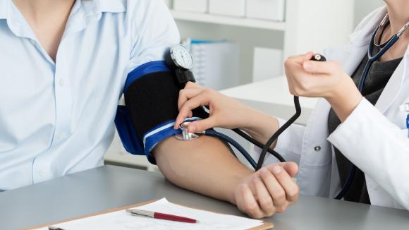Badania kliniczne: naukowcy sprawdzą skuteczność leku na nadciśnienie tętnicze u nastolatków