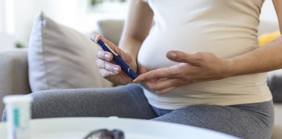 Nadchodzą dobre zmiany dla kobiet w ciąży z cukrzycą dot. systemów monitorowania glikemii