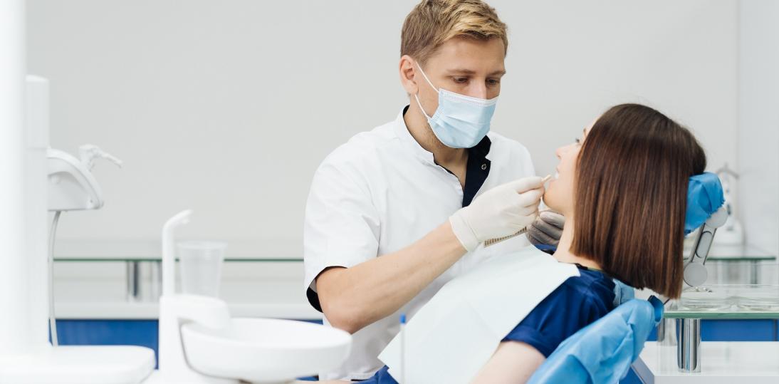 NFZ przeznaczy więcej środków na stomatologię. Eksperci: To wciąż zbyt mało, żeby pacjenci odczuli poprawę