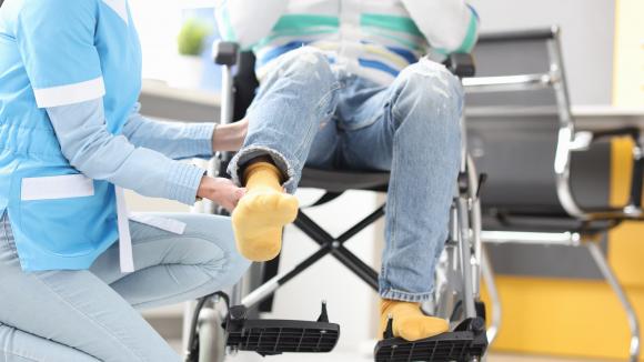 Rehabilitacja onkologiczna dzieci i młodzieży – jakie sposoby sprawdzają się w pracy z małymi dziećmi, a jakie z nastolatkami?