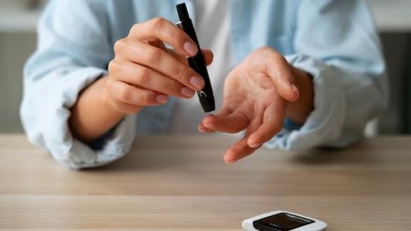 14 listopada dzień cukrzycy: znaj ryzyko - bądź odpowiedzialny. Kto jest na nią szczególnie narażony? Czy można obniżyć ryzyko zachorowania? Co jeść przy cukrzycy?
