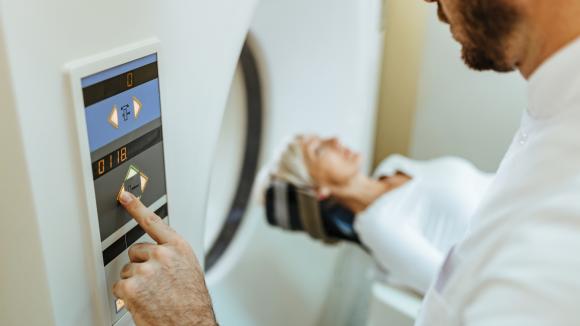 Medycyna nuklearna to nowe możliwości diagnostyki i leczenia onkologicznego. Wskazania refundacyjne sprzed ponad 10 lat wymagają pilnej aktualizacji