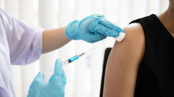 Organizacje pacjentów apelują o szczepienia przeciw HPV w szkołach