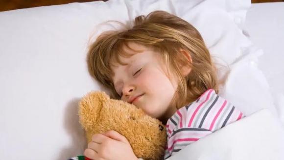 Norma czy już zaburzenie snu? Nie oceniajmy snu dziecka według norm przyjętych dla dorosłych