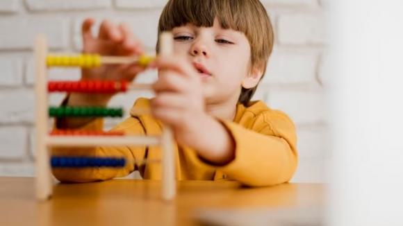 Prawo.pl: oczekiwanie na diagnozę autyzmu u dzieci może skrócić wyższa wycena świadczeń