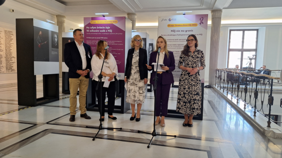 Wystawa w Sejmie RP z okazji Światowego Dnia Nieswoistych Zapaleń Jelit