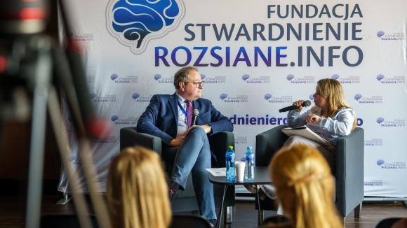 Potrzebne są zmiany systemowe w leczeniu stwardnienia rozsianego