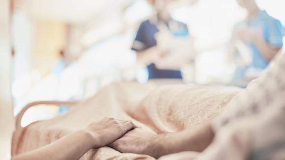 Problematyczne obchody lekarskie w szpitalach. Prawo do intymności i godności wciąż nie jest respektowane