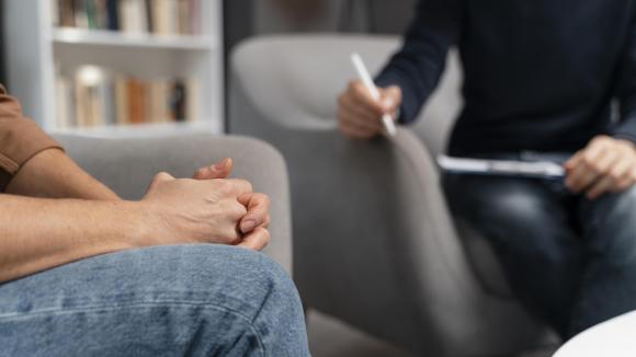 Ministerstwo Zdrowia przedłuża pilotaż Centrów Zdrowia Psychicznego do końca 2025 roku – co dalej z reformą psychiatrii środowiskowej?