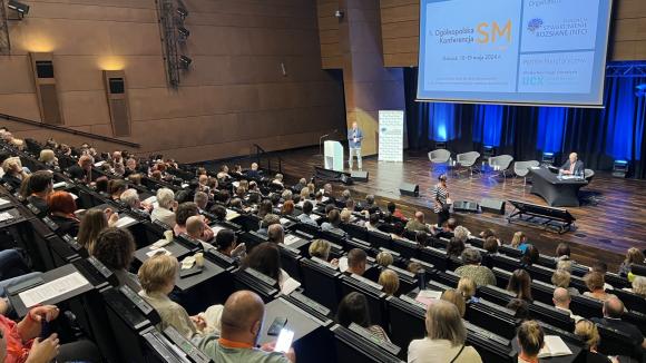 Stwardnienie rozsiane u młodych dorosłych. Jak żyć z diagnozą i co zrobić po usłyszeniu "ma Pani/Pan SM"?