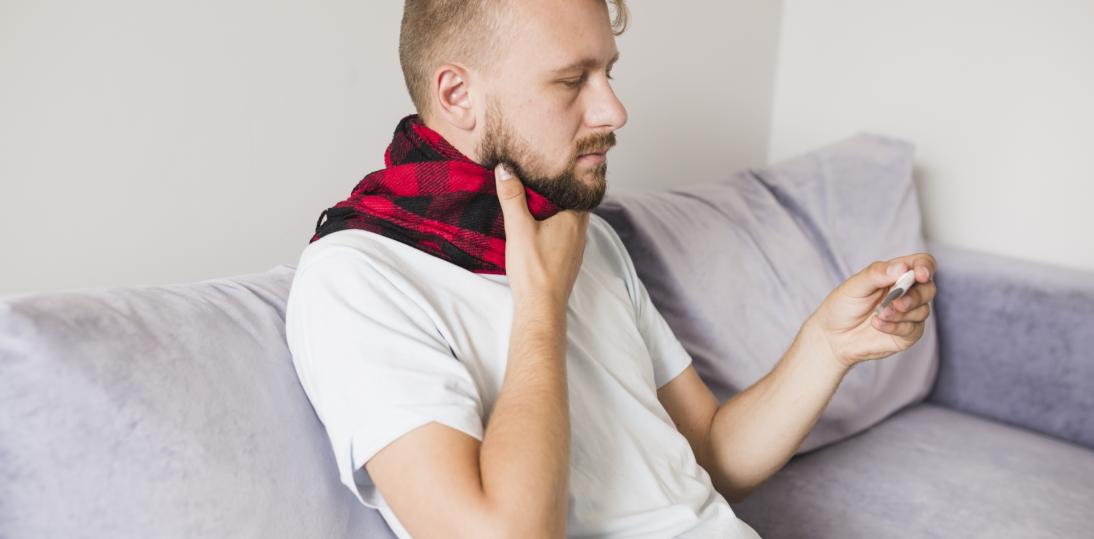 Polacy coraz częściej sięgają po samoleczenie. Nowe badanie pokazuje, jak dbamy o zdrowie
