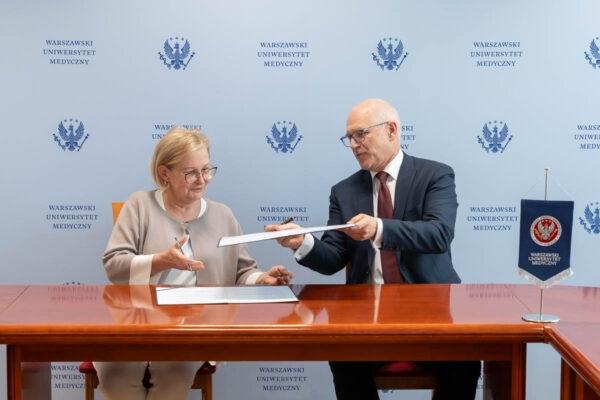 Wspólna przyszłość polskiej onkologii: WUM i Narodowy Instytut Onkologii podpisały porozumienie o strategicznej współpracy
