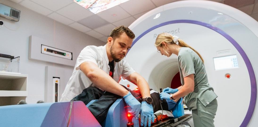 Radioterapia przyszłości już dziś. W COZL rozpoczęto zabiegi z zastosowaniem radioterapii adaptacyjnej w czasie rzeczywistym