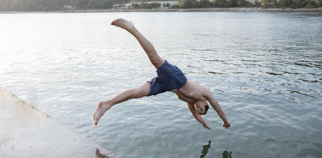 Trampoliny, hulajnogi i skoki do wody – wakacyjne zagrożenia oczami lekarzy z Wrocławia