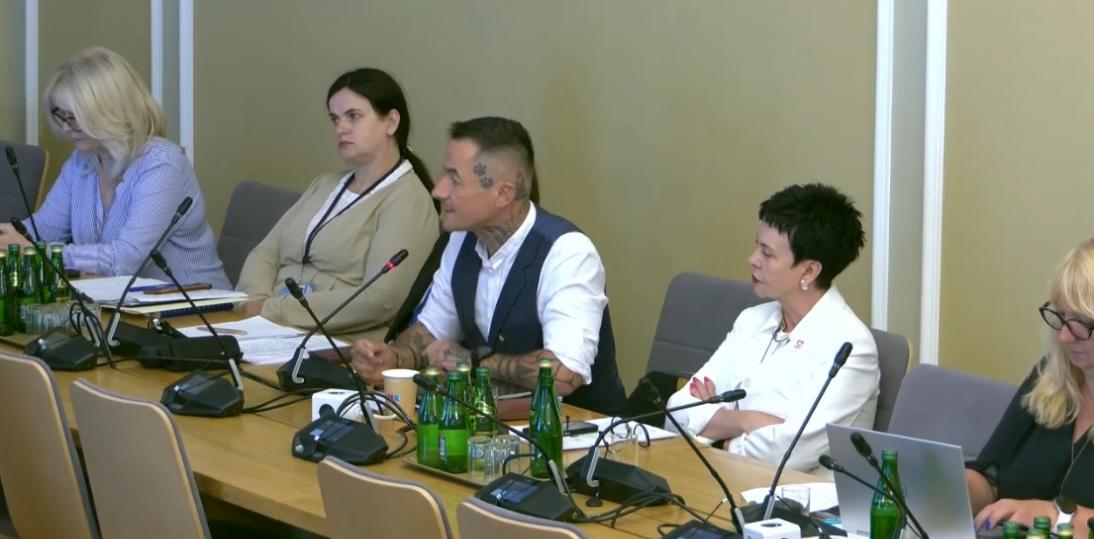 Między diagnozą a pomocą. Państwo wobec dzieci z niepełnosprawnością, ADHD i FASD