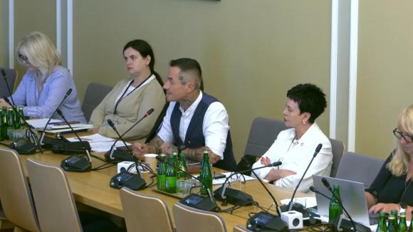 Między diagnozą a pomocą. Państwo wobec dzieci z niepełnosprawnością, ADHD i FASD