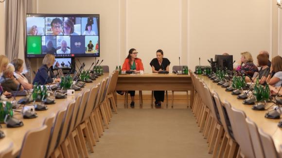 Profilaktyka zakażeń RSV oraz wsparcie laktacji w centrum uwagi parlamentarzystów