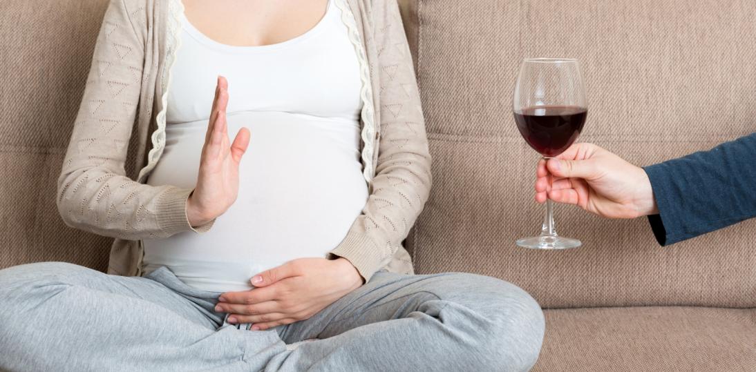 Senat jednomyślnie „za” – obowiązkowe ostrzeżenia o szkodliwości alkoholu w ciąży coraz bliżej