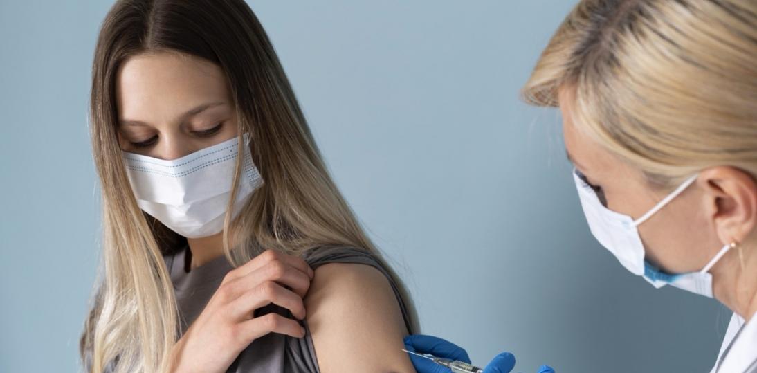 Szczepienia przeciw HPV – pierwszy rok programu w szkołach i wyzwania na przyszłość