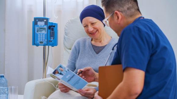 Światowy Dzień Onkologii – dlaczego tak ważna jest szybka diagnoza, co oznacza kompleksowe leczenie w onkologii i na czym polega szybka terapia onkologiczna