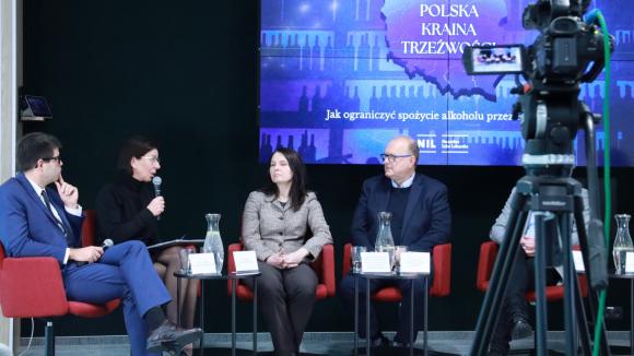 Polska kraina trzeźwości? Lekarze popierają twardsze prawo wobec alkoholu – i apelują o ogólnokrajowy zakaz nocnej sprzedaży