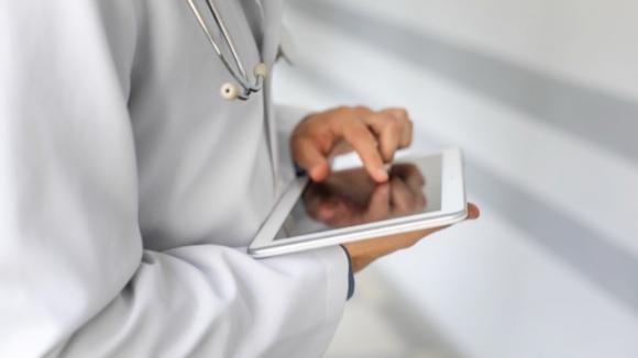 Cyfrowe kompetencje zdrowotne – klucz do nowoczesnej opieki medycznej. Czy Polska jest gotowa na przełom cyfrowy w zdrowiu?