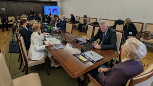 Niska zgłaszalność na mammografię w Polsce. Raporty PTO ujawniają kluczowe bariery i gotowe rozwiązania systemowe zaprezentowane w Senacie