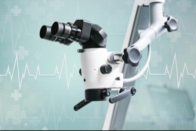 Ponad 100 szpitali w Polsce przeprowadza już zabiegi z wykorzystaniem robotów. Dołączają kolejne specjalizacje